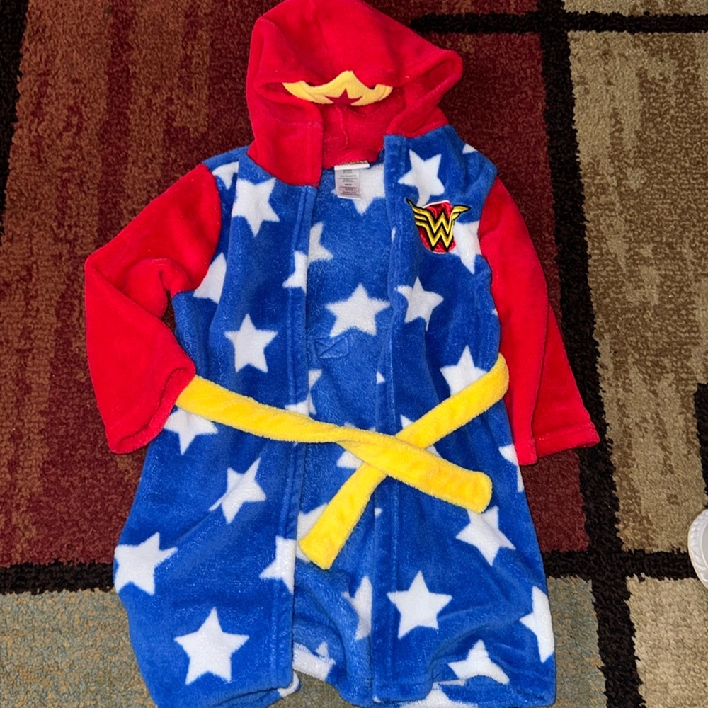 Girls Wonder‎ Woman Robe - Picture 2 of 6